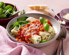 Spinach & Ricotta Cannelloni with Napoli Sauce in Calorie Smart Bundle